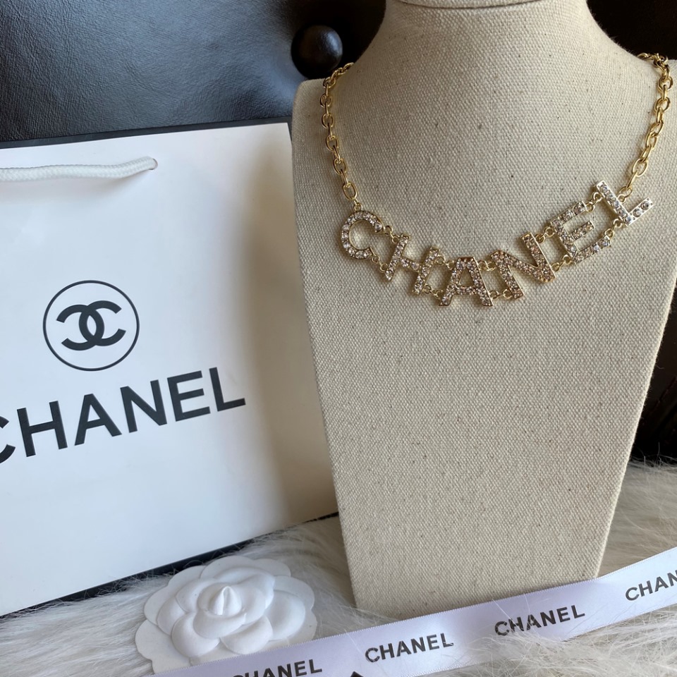B081 Chanel necklace 104718