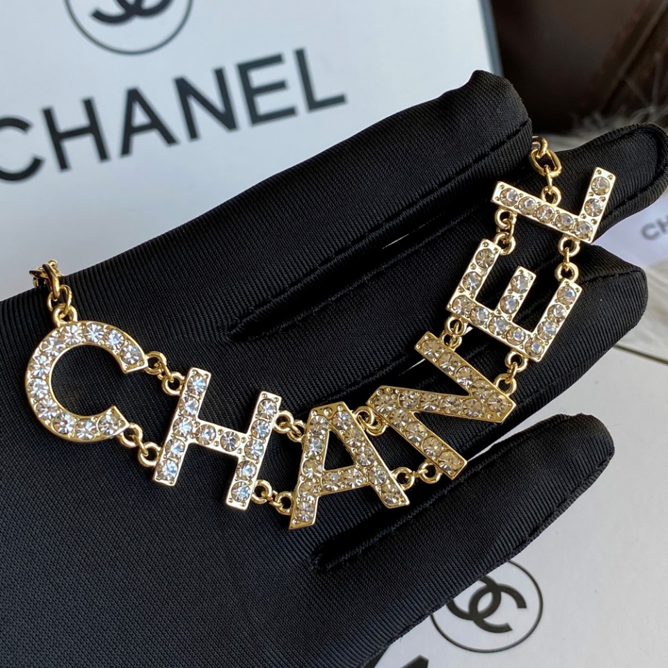 B081 Chanel necklace 104718