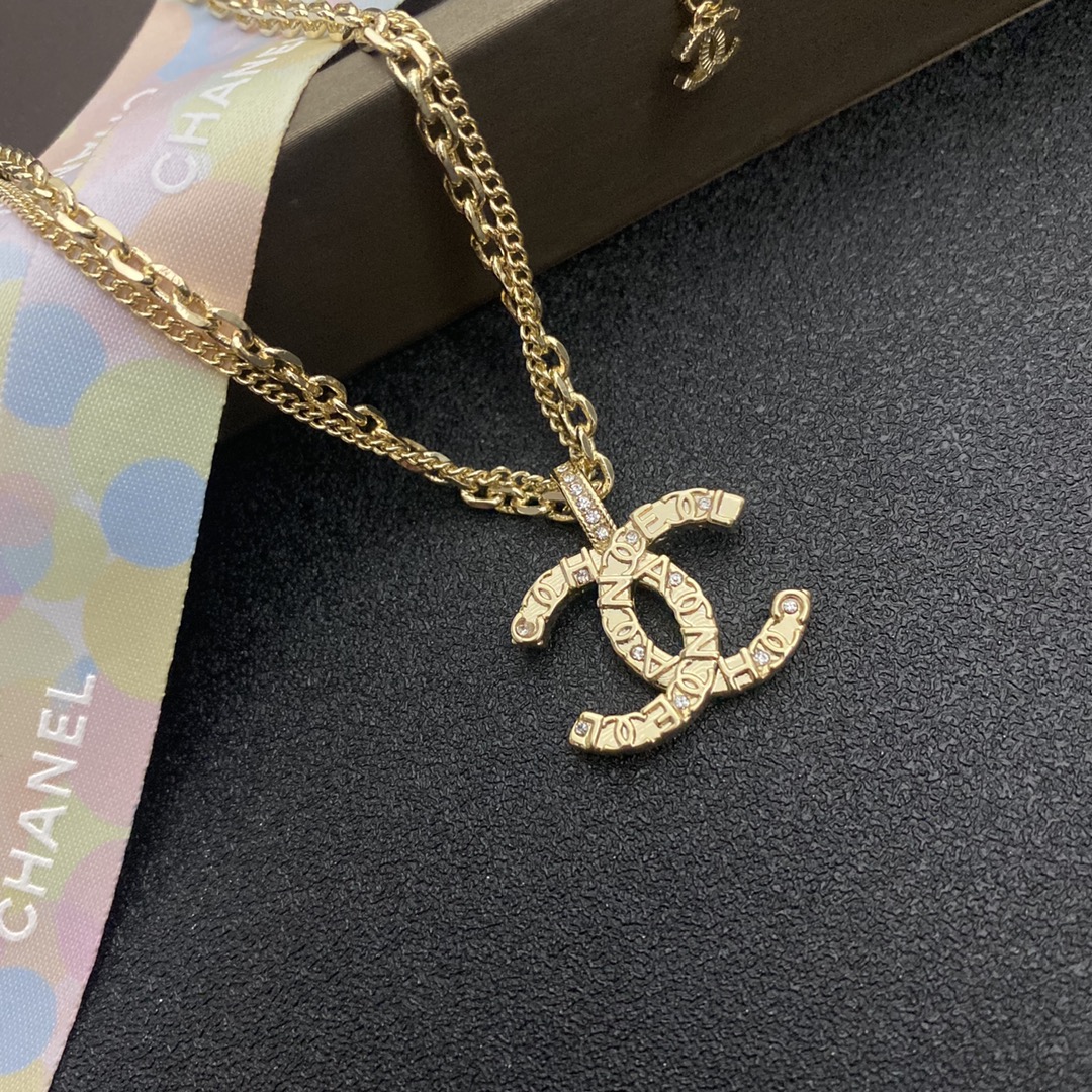 B084 Chanel necklace 104898