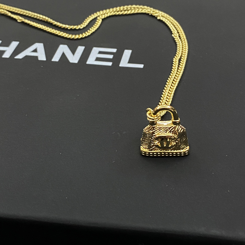 B121 Chanel necklace 104996