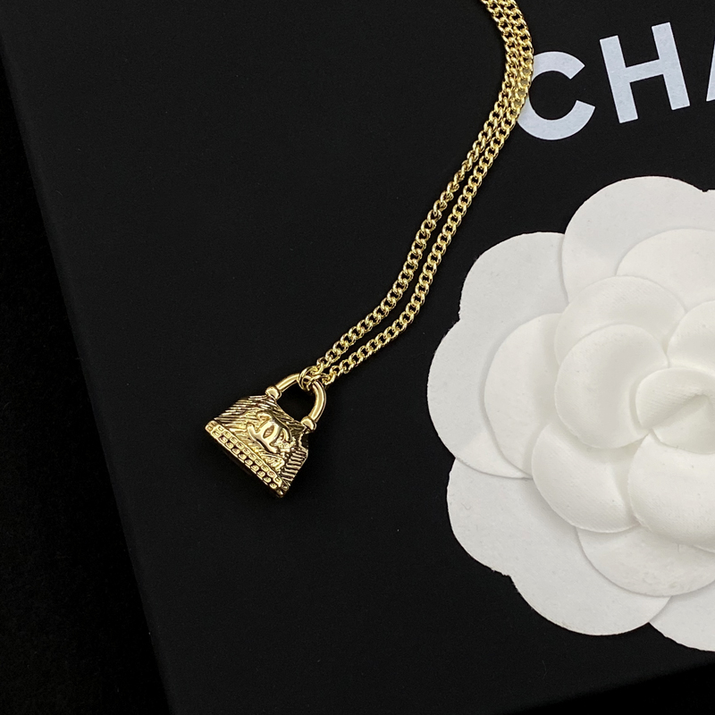 B121 Chanel necklace 104996