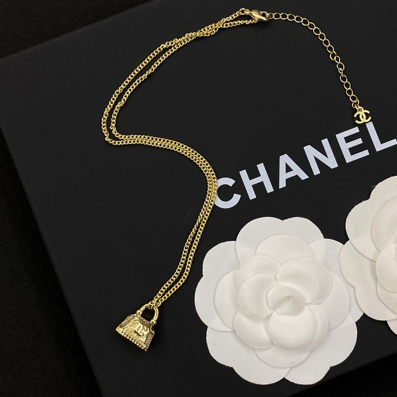 B121 Chanel necklace 104996