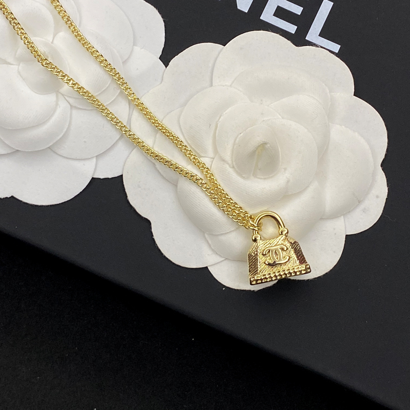 B121 Chanel necklace 104996