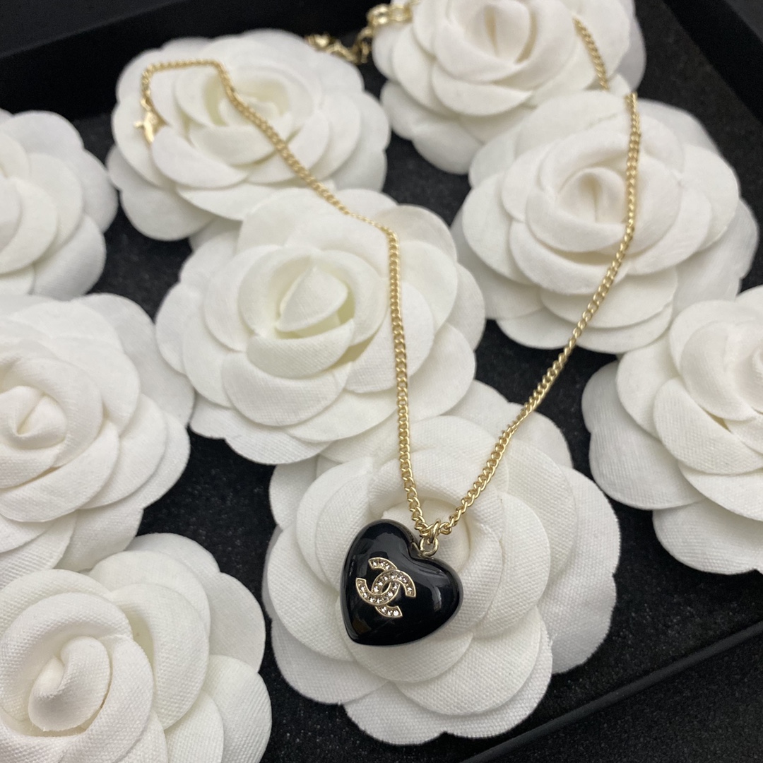 B090 Chanel necklace 105618
