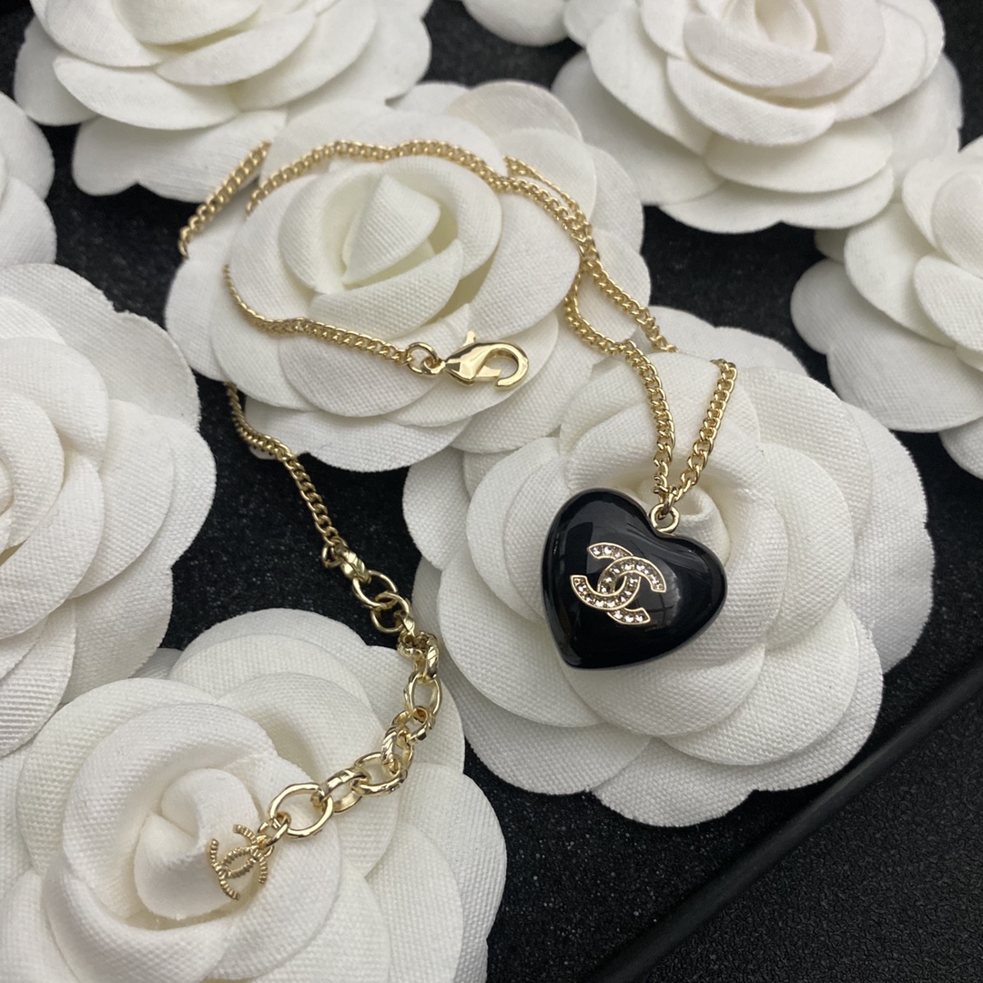 B090 Chanel necklace 105618