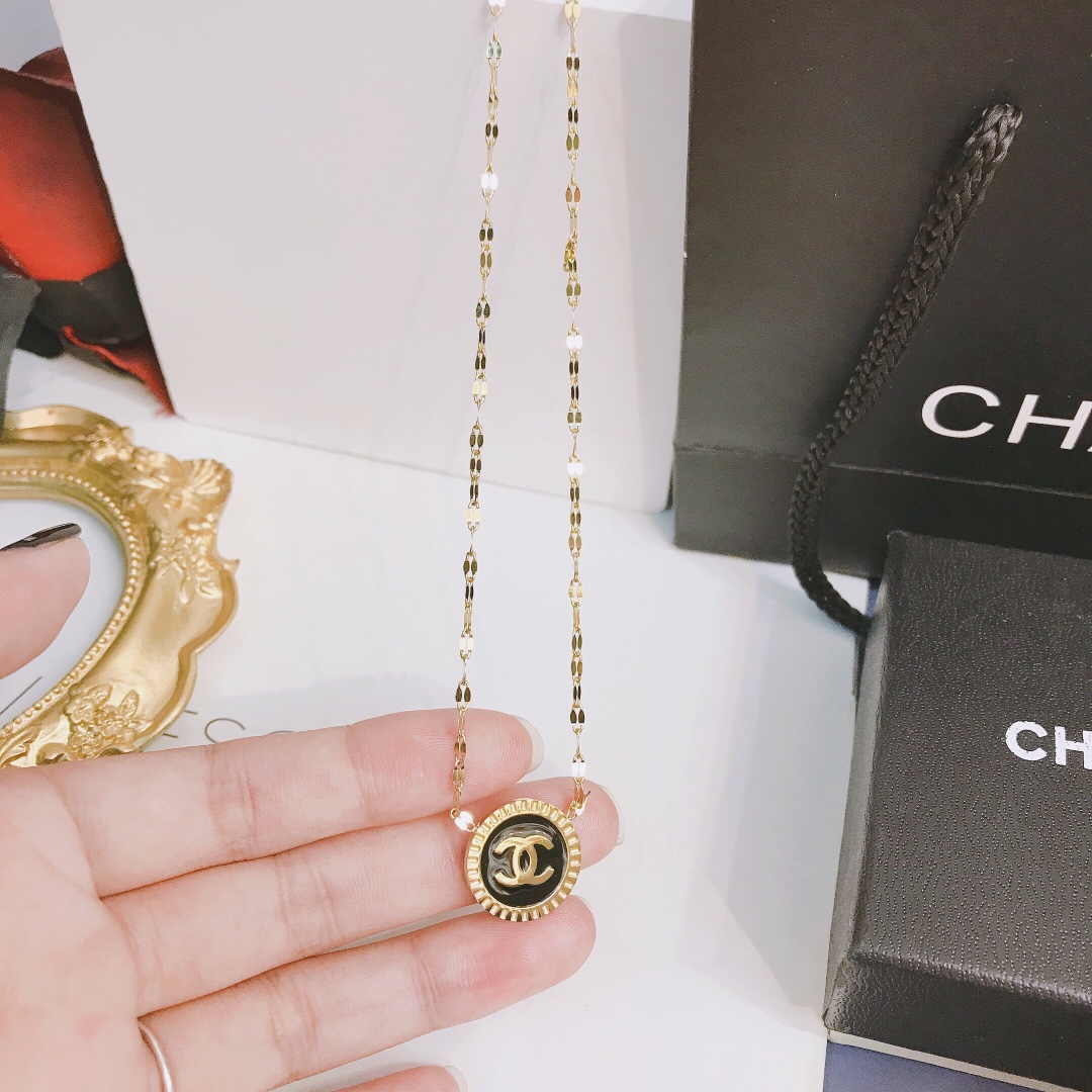 Chanel necklace 105746