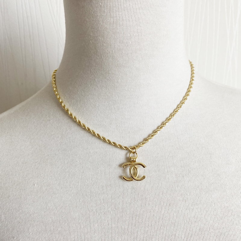 B138  Chanel necklace 105869