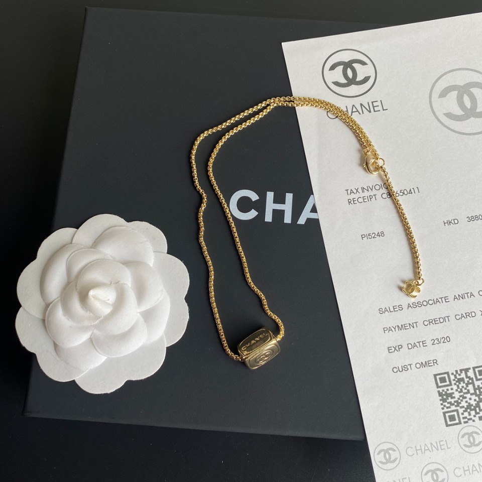 B015 Chanel necklace 105926