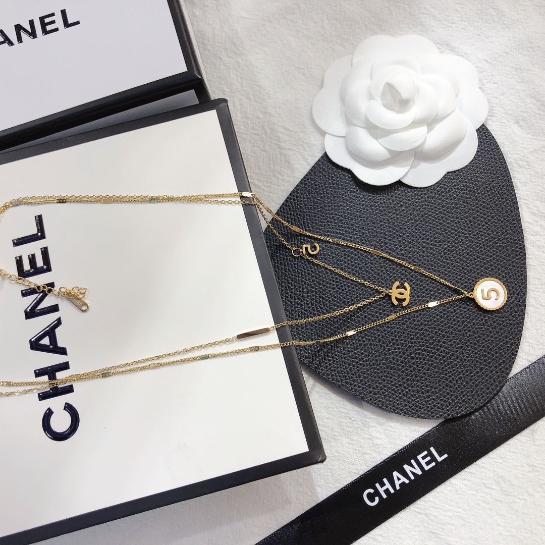 Chanel necklace 105975