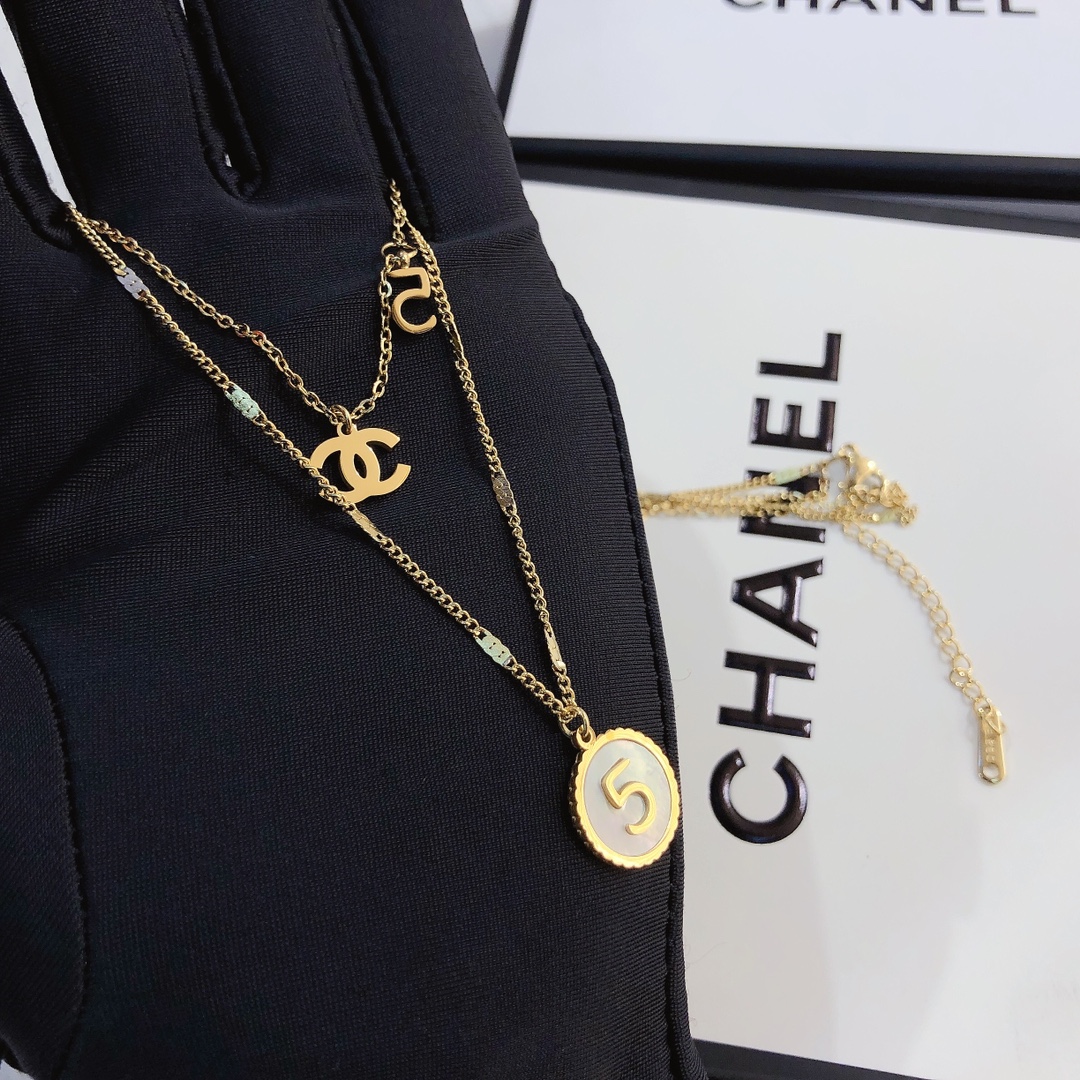 Chanel necklace 105975