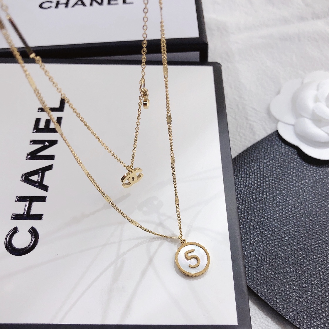 Chanel necklace 105975