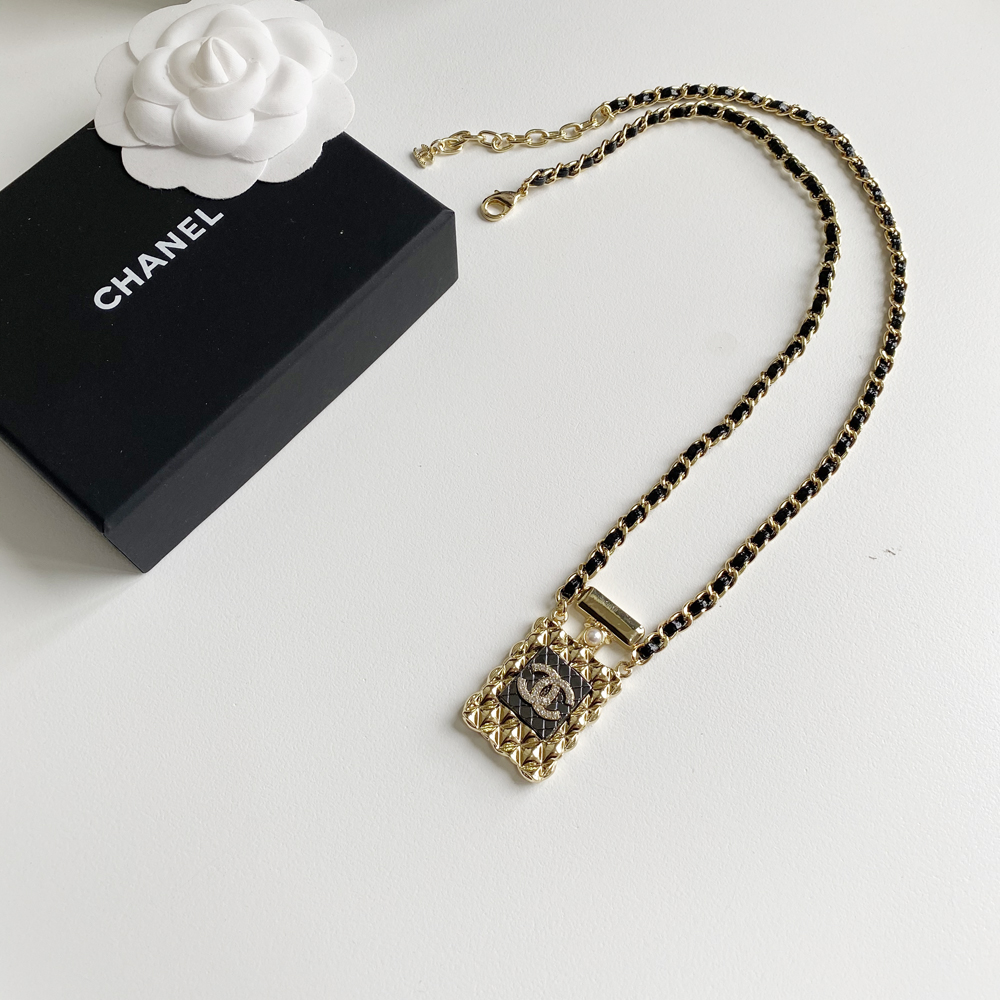 B210 Chanel necklace