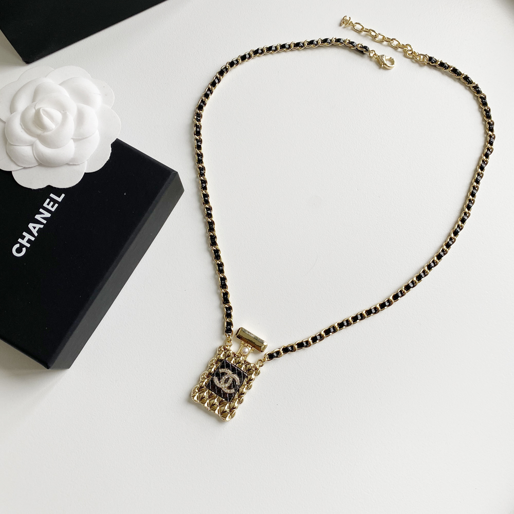 B210 Chanel necklace