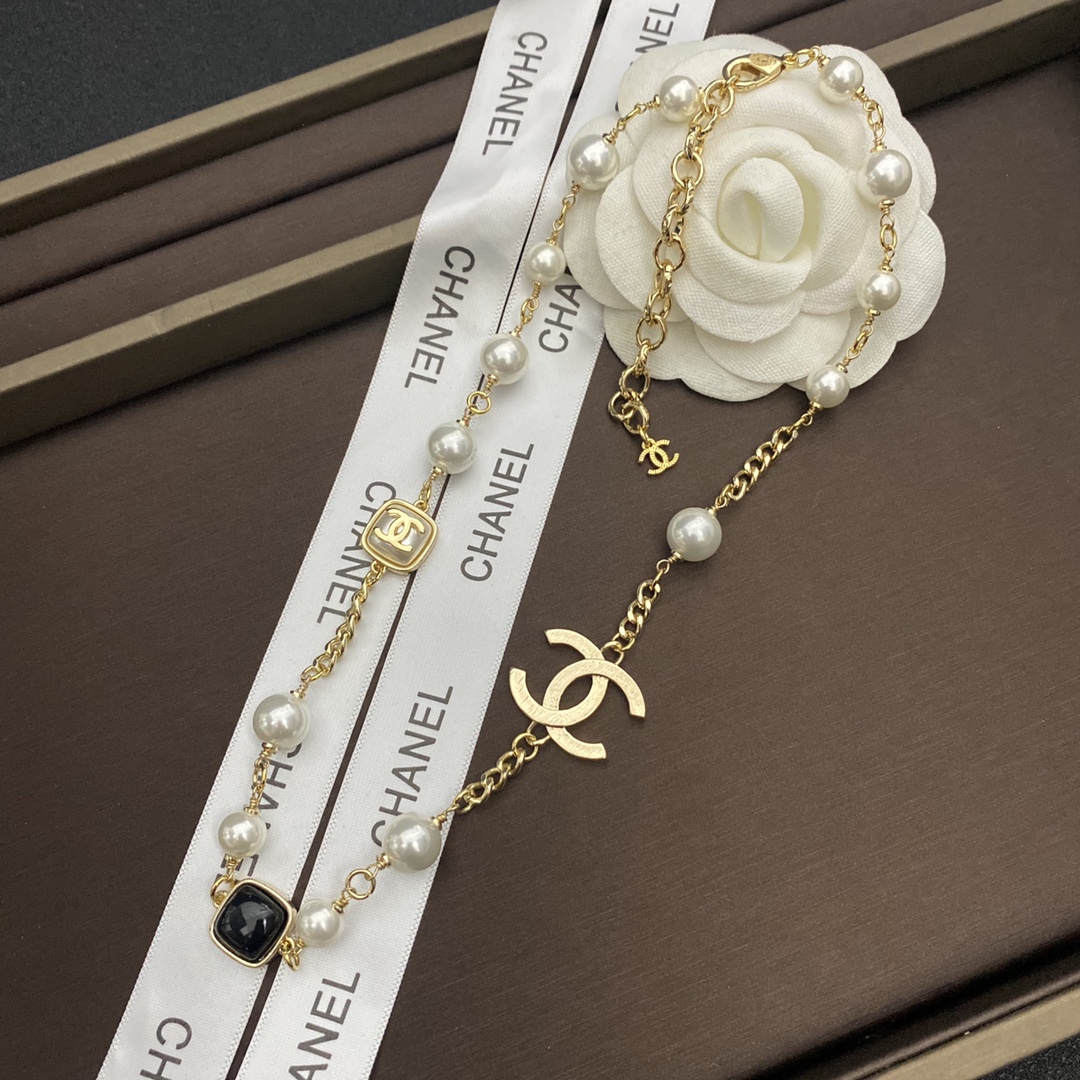 B264 Chanel necklace 106310
