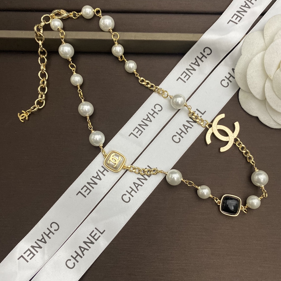 B264 Chanel necklace 106310