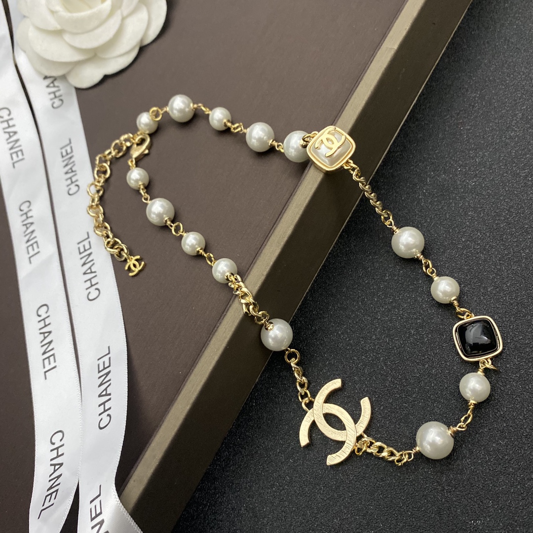 B264 Chanel necklace 106310