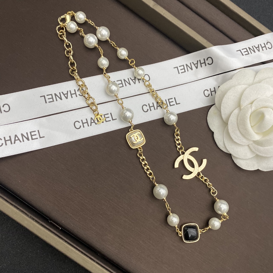 B264 Chanel necklace 106310