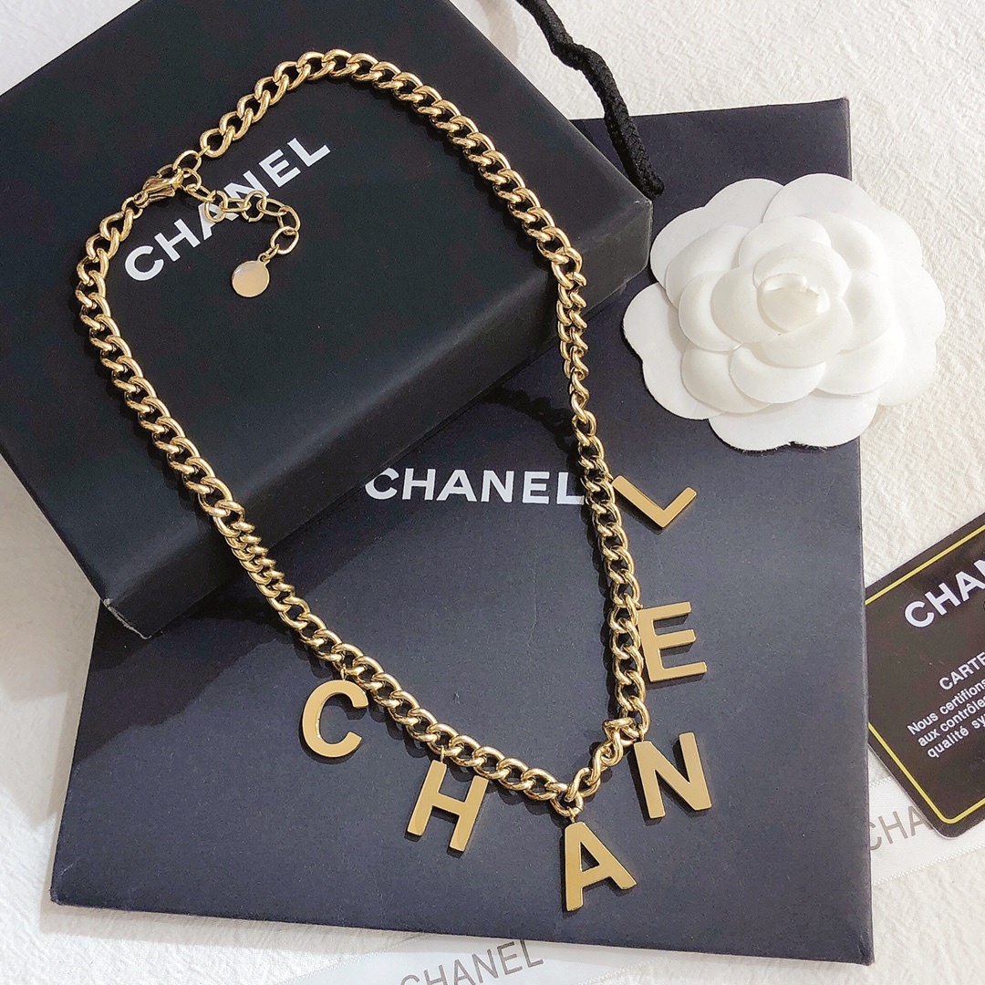 Chanel necklace 106495