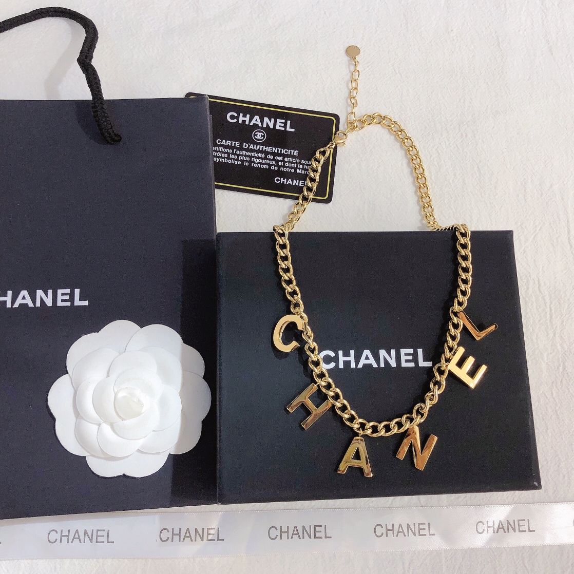 Chanel necklace 106495