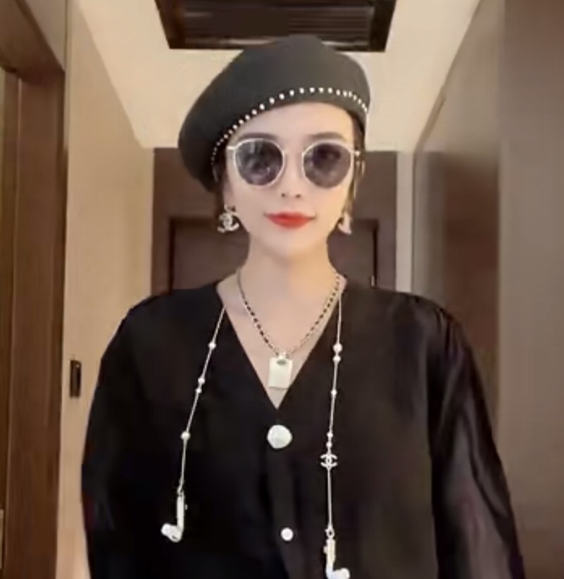 Chanel necklace 106512