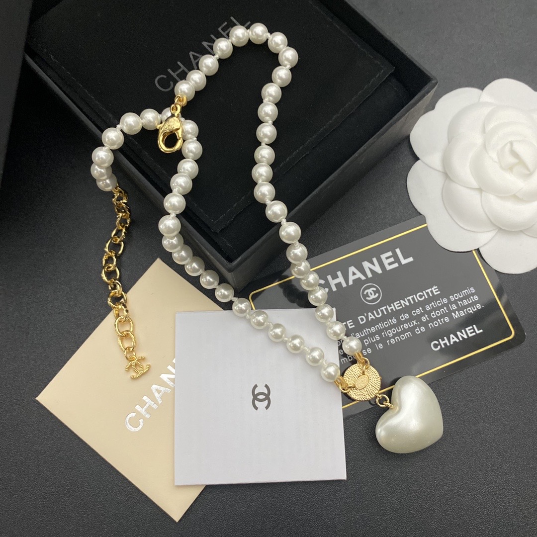 B314 Chanel necklace 106681