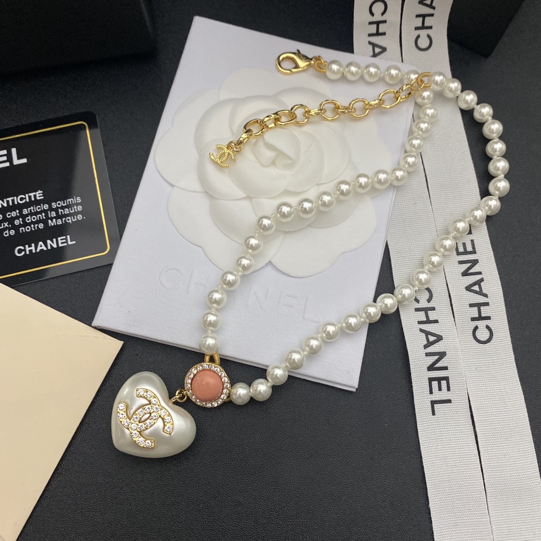 B314 Chanel necklace 106681