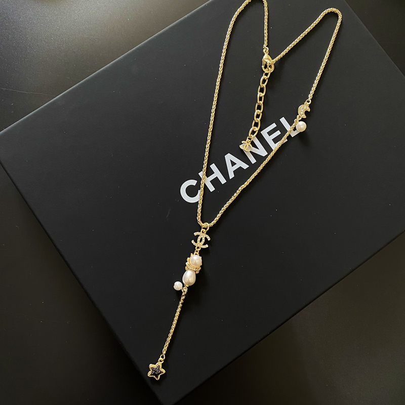 B233 Chanel necklace 106827
