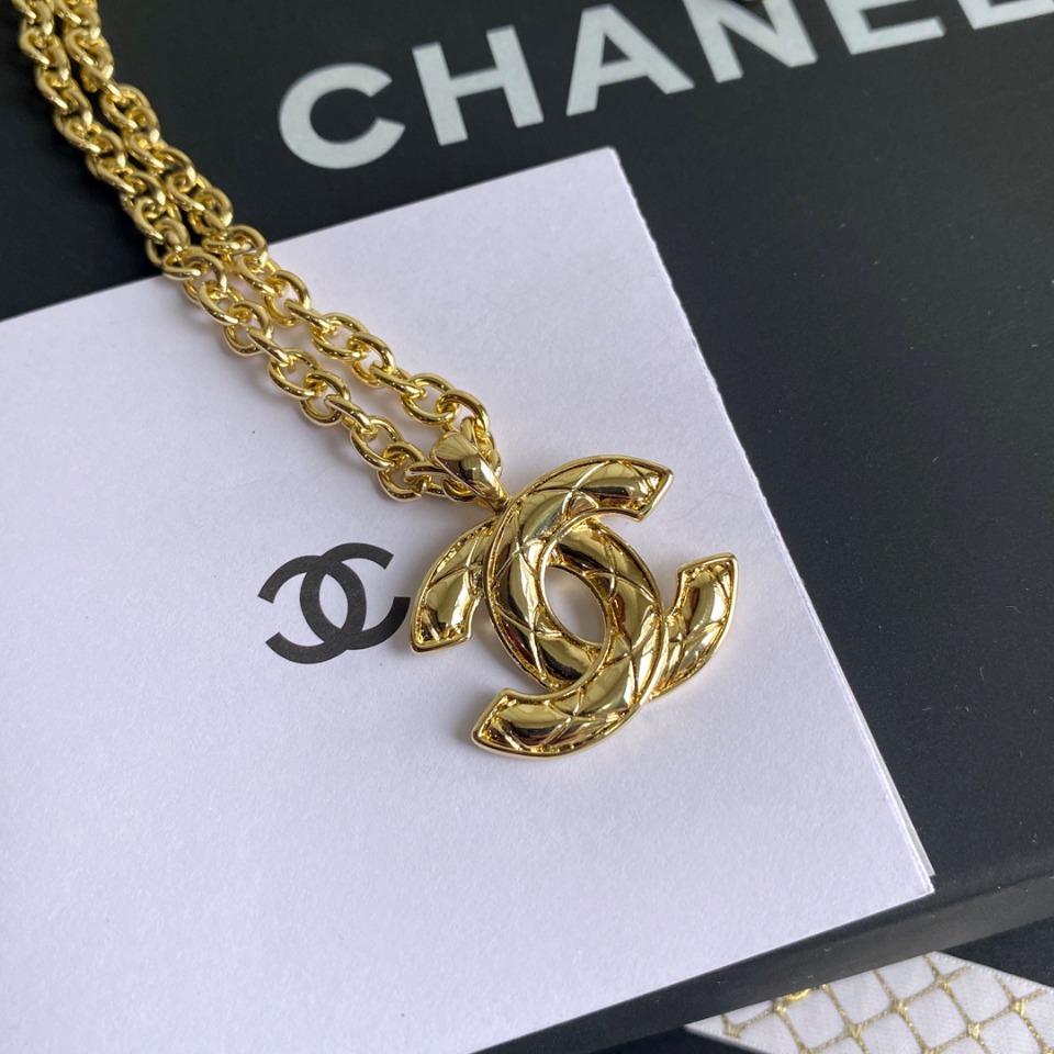 B048 Chanel necklace 106840