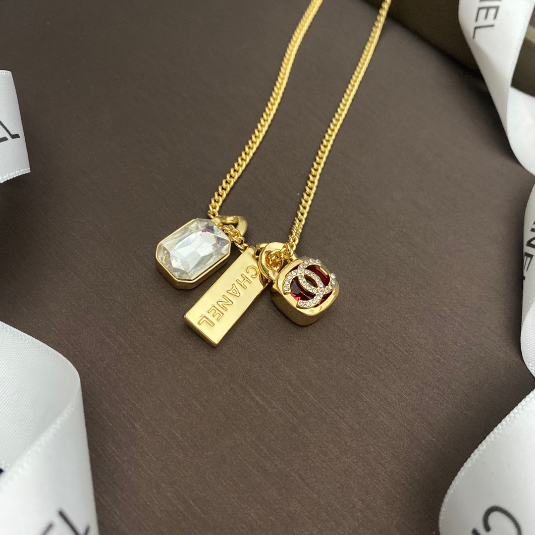 B073 Chanel necklace 106843