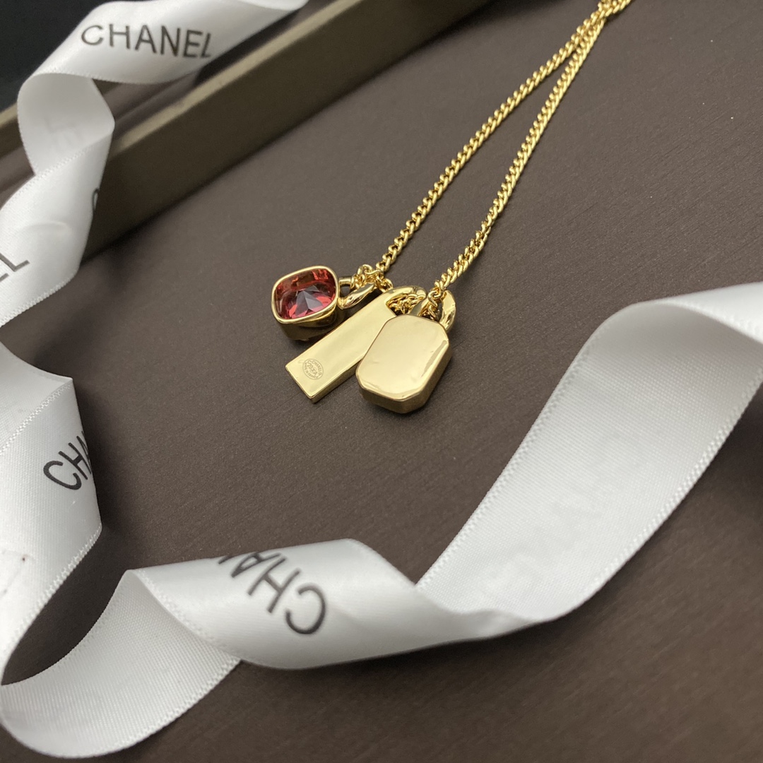 B073 Chanel necklace 106843