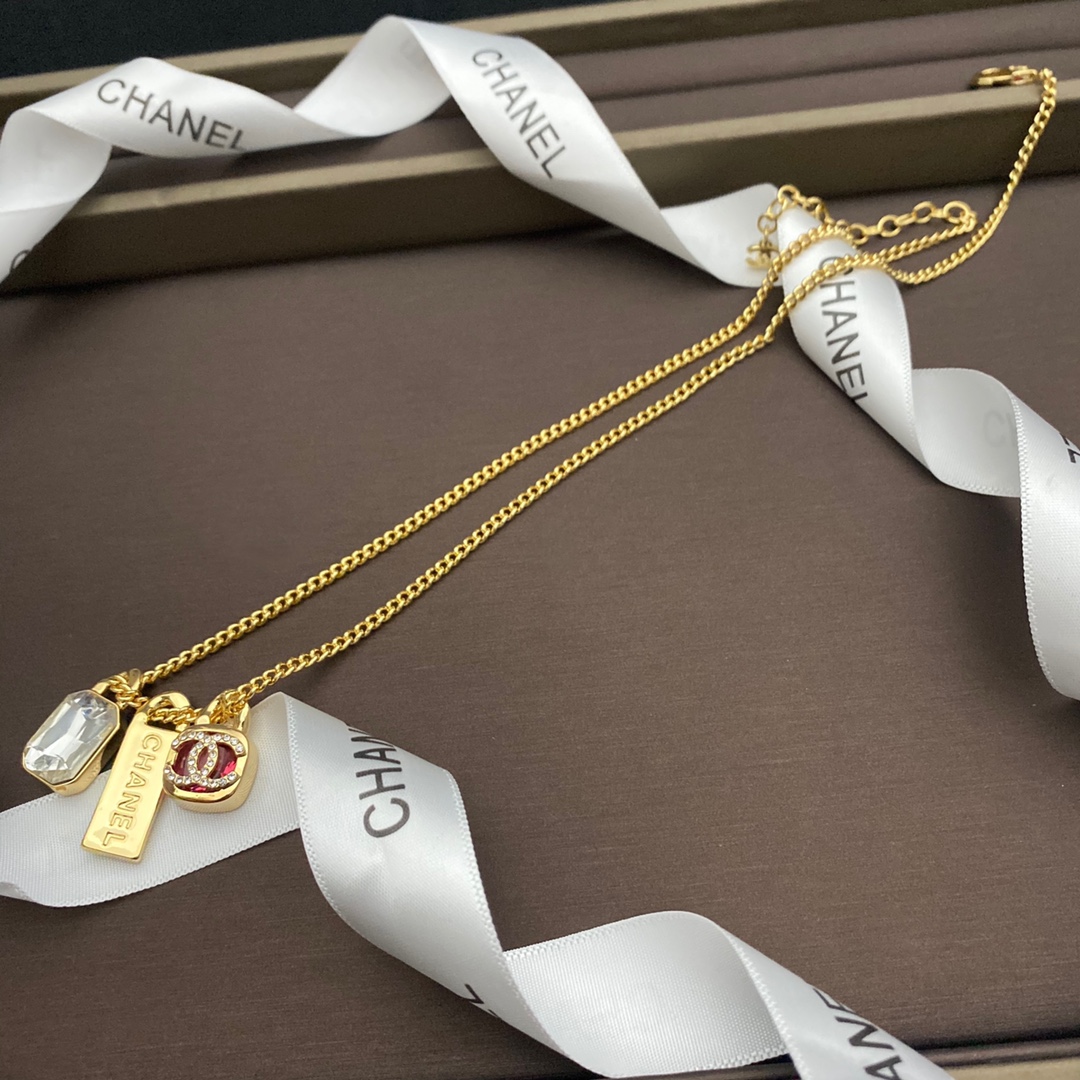 B073 Chanel necklace 106843