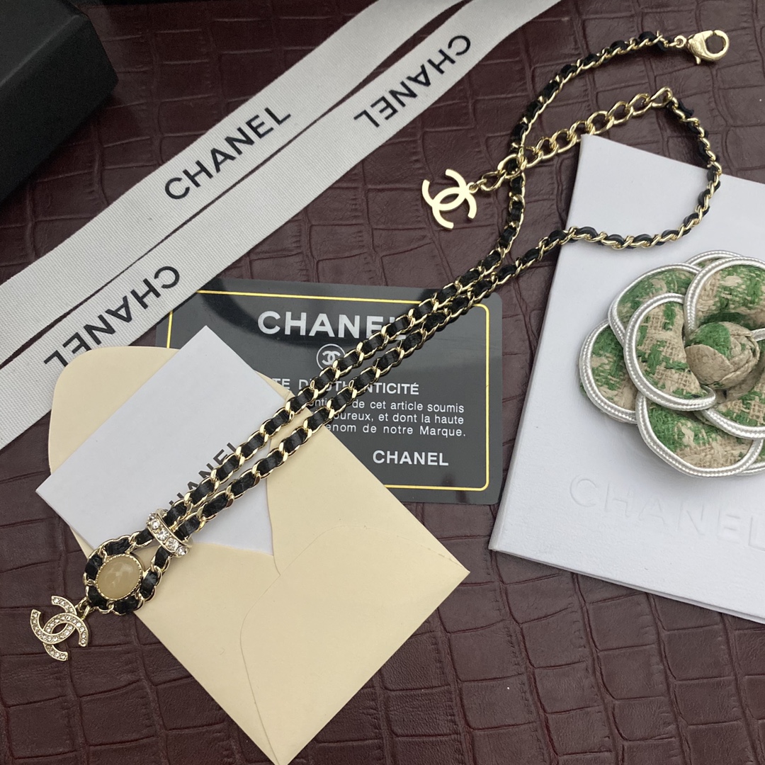 B072 Chanel necklace 106963