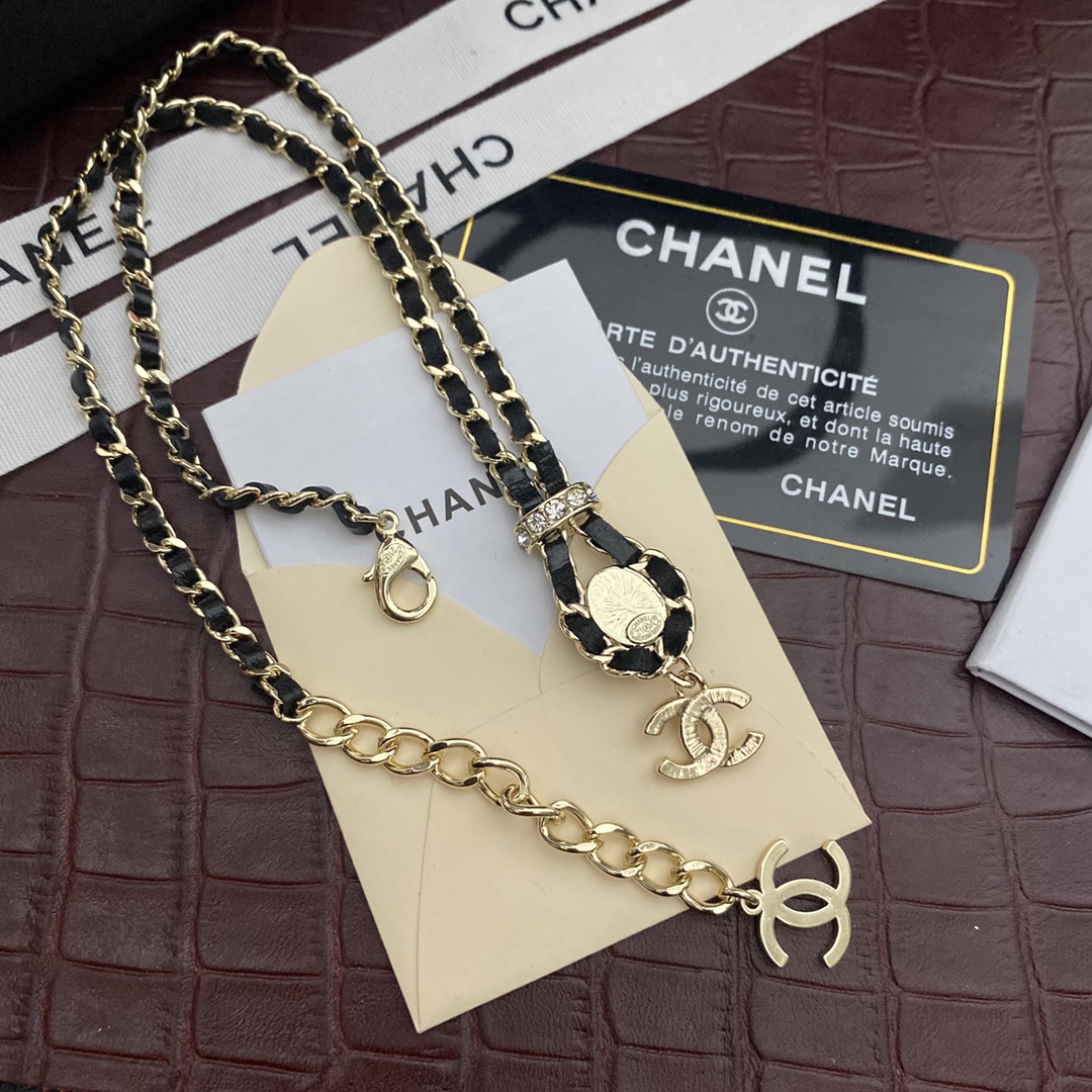 B072 Chanel necklace 106963