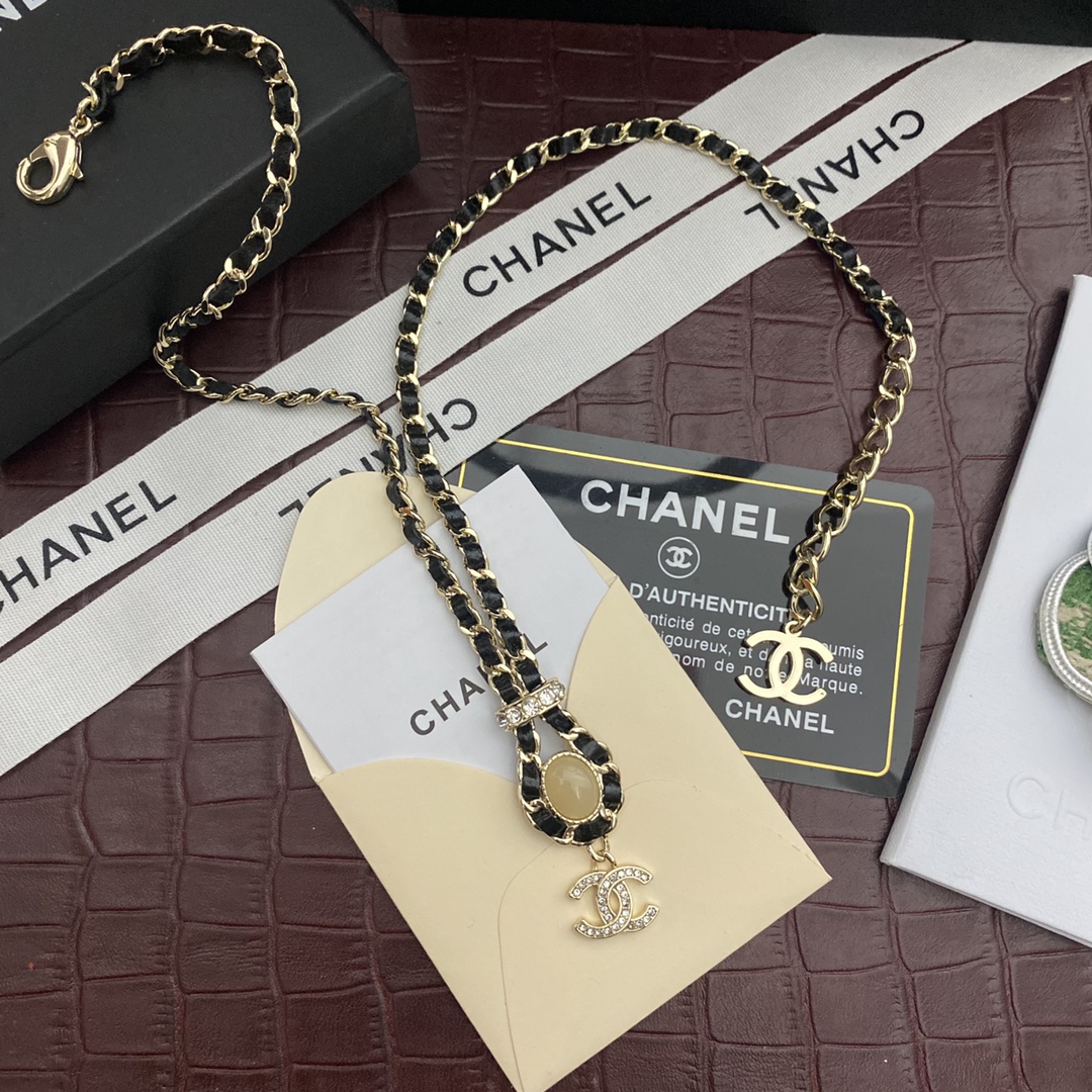 B072 Chanel necklace 106963