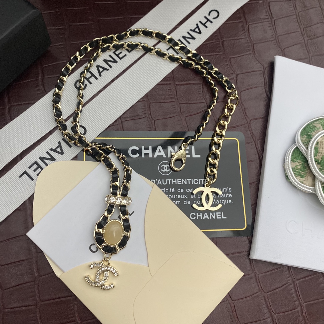 B072 Chanel necklace 106963