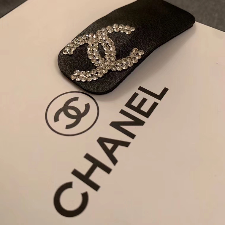 B037 chanel hairclip 104429