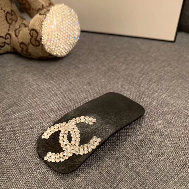 B037 chanel hairclip 104429