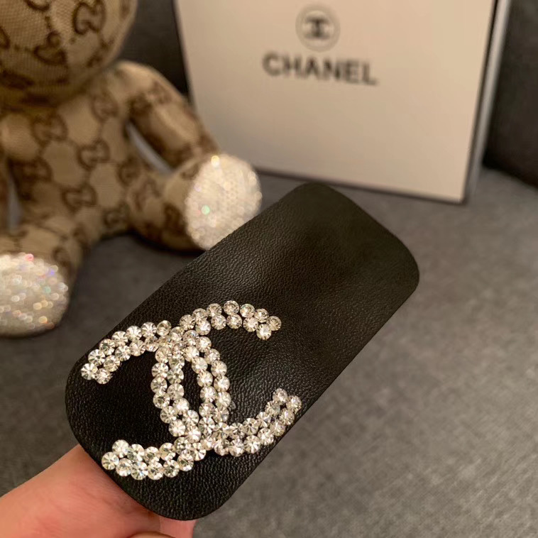 B037 chanel hairclip 104429