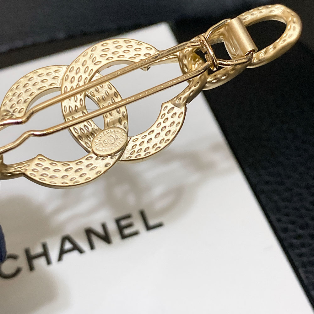 FS7042 Chanel hairclip 104646