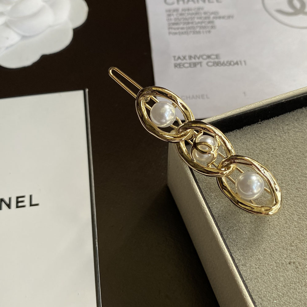 FS7044  Chanel hairclip 104647