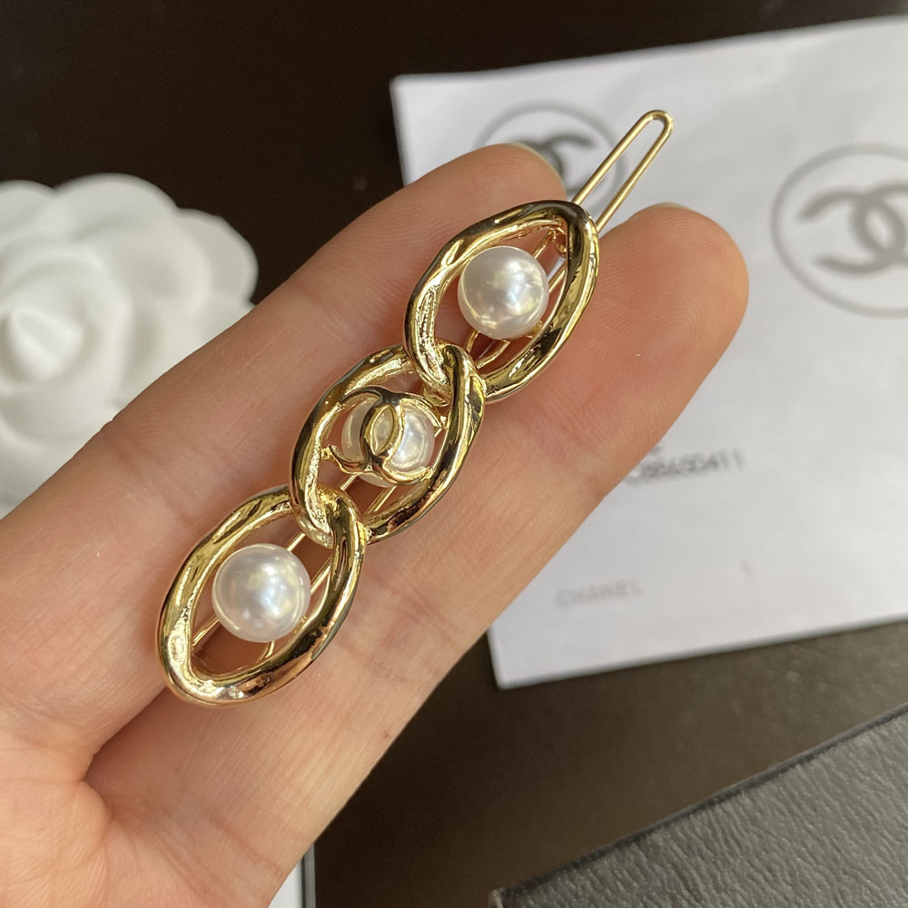 FS7044  Chanel hairclip 104647