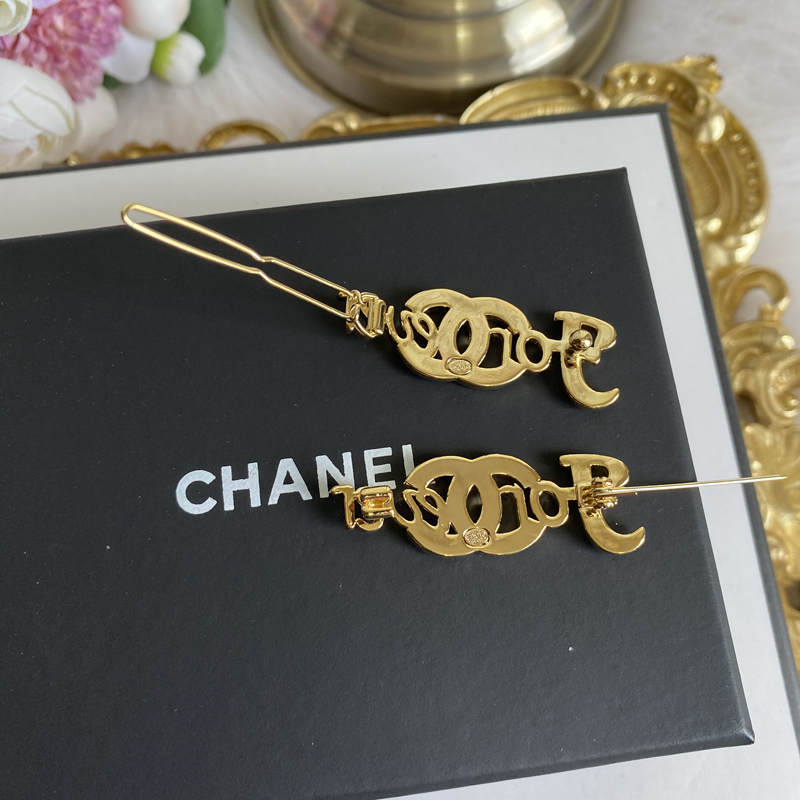 FS7053 Chanel hairclip 104821