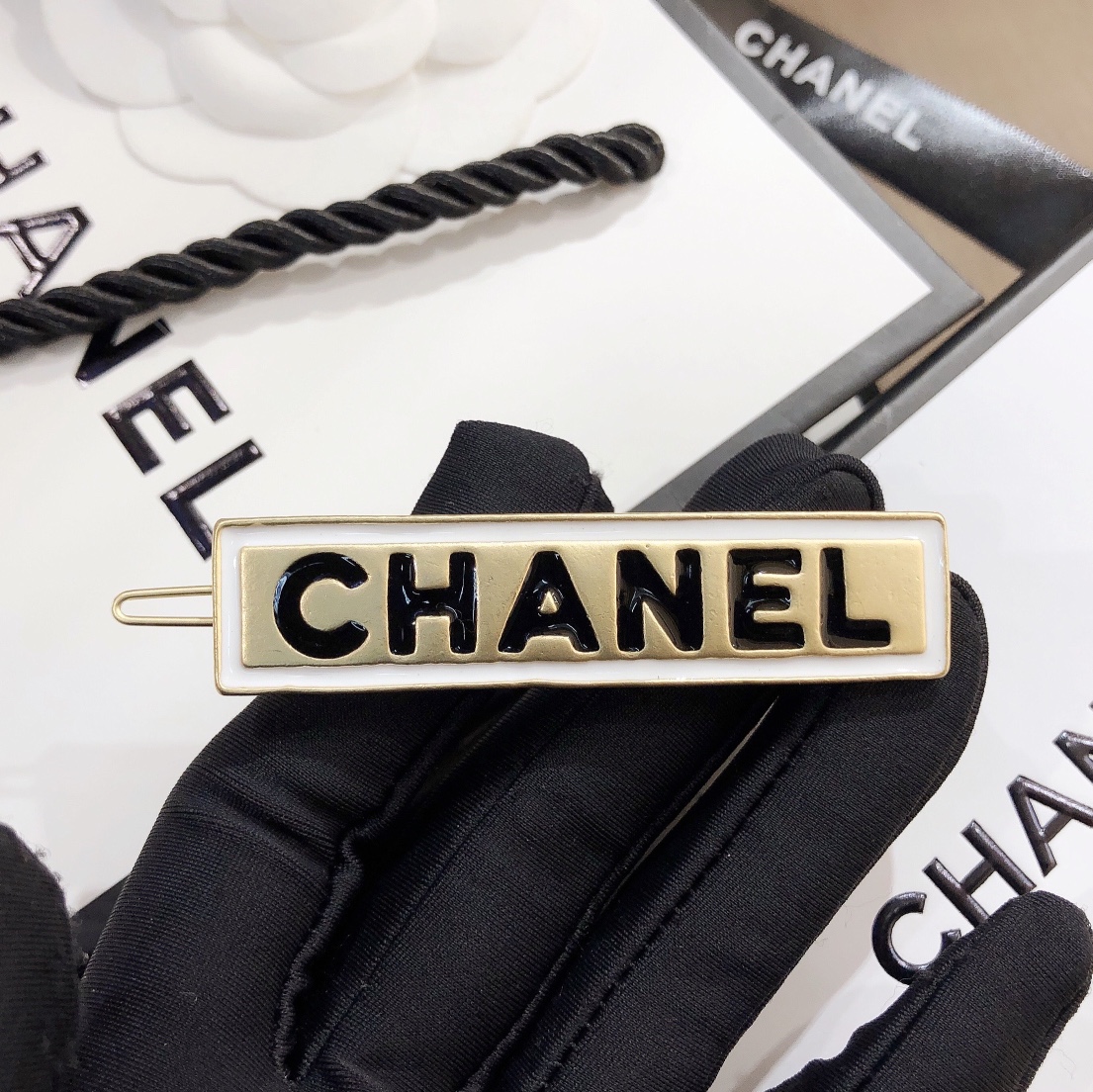 F009 Chanel hairclip 106076