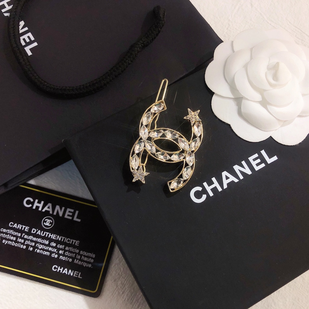 F015   Chanel hairclip 106172