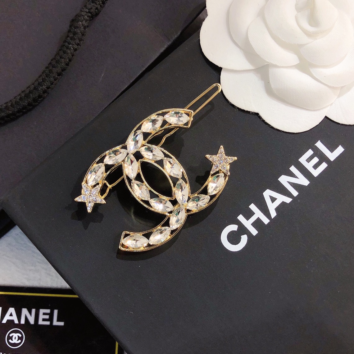 F015   Chanel hairclip 106172