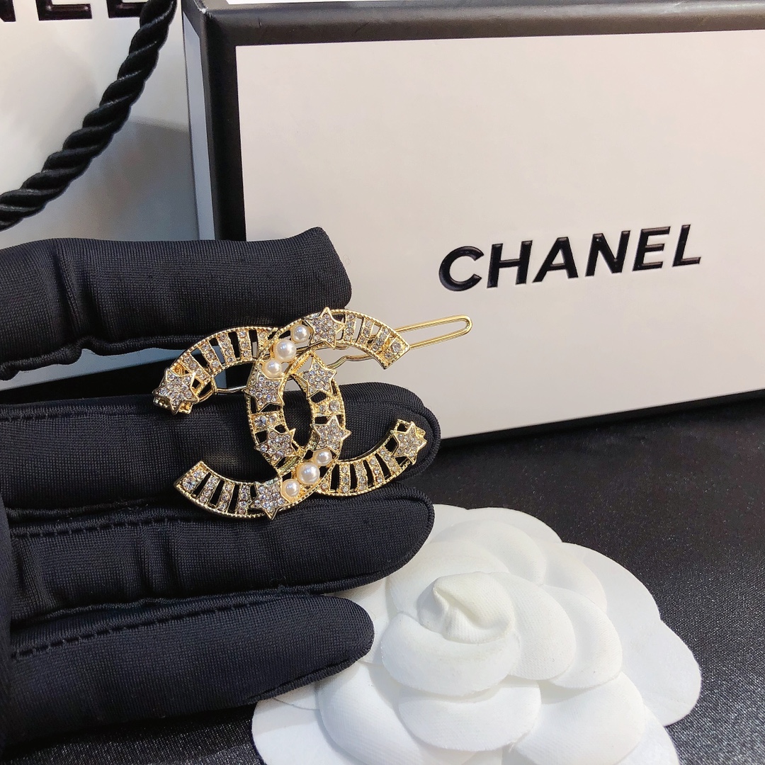 F016    Chanel hairclip 106173