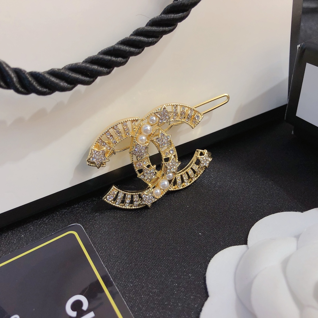 F016    Chanel hairclip 106173