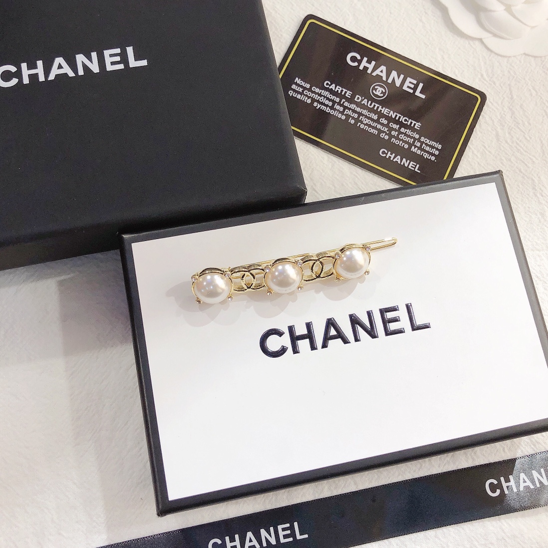 F017   Chanel hair clip 106324