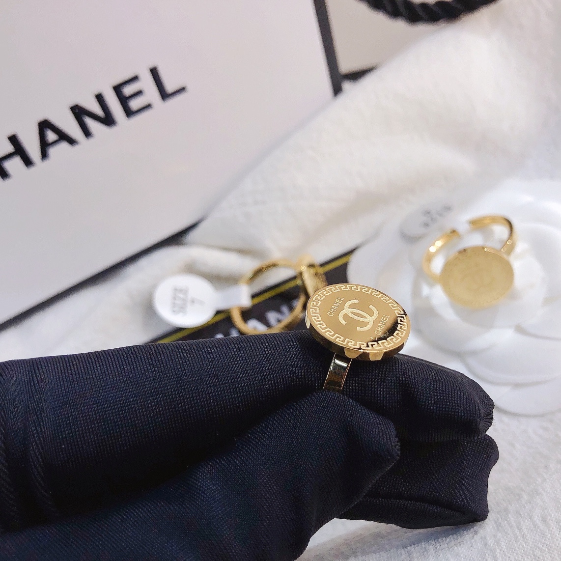 J050  Chanel ring 106793