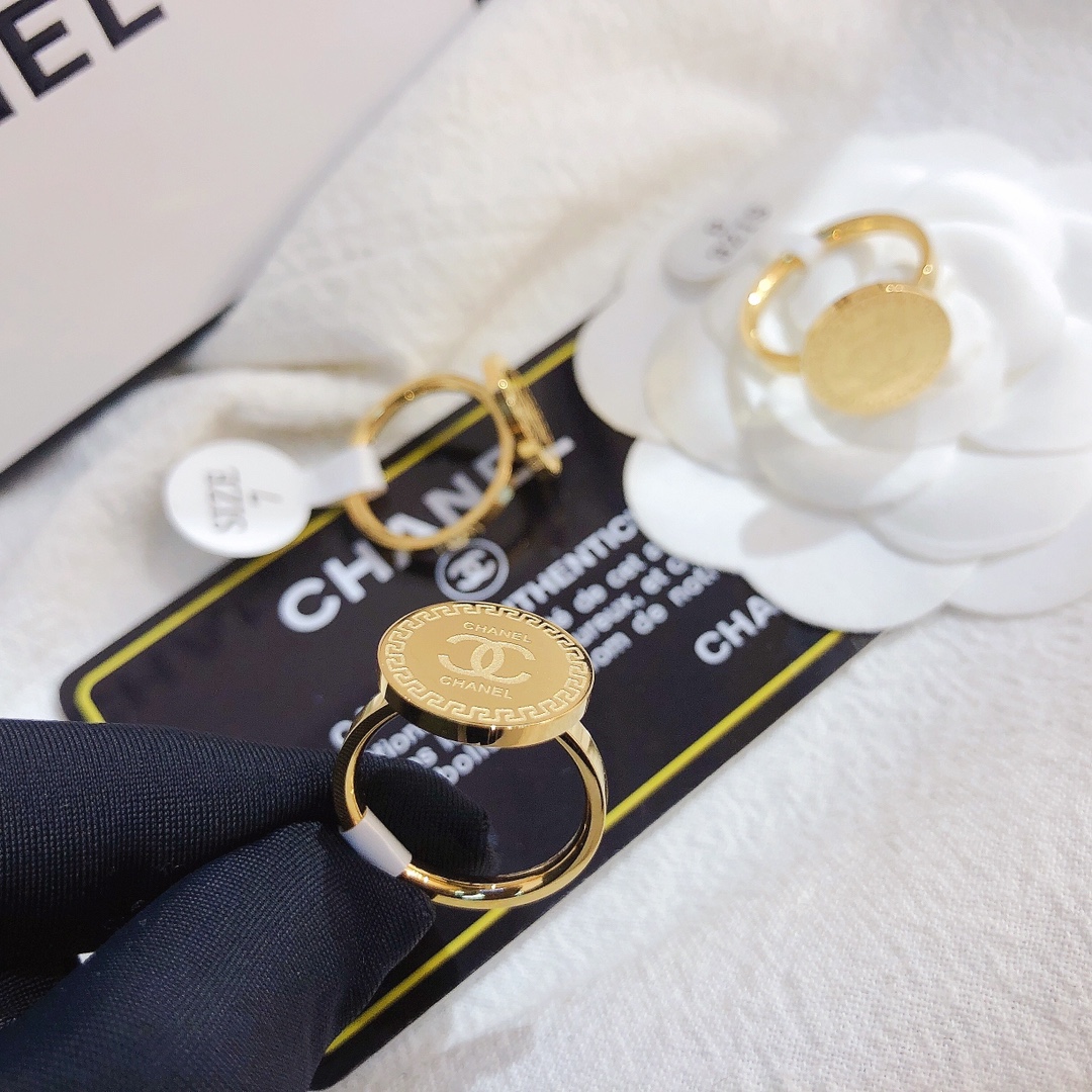 J050  Chanel ring 106793